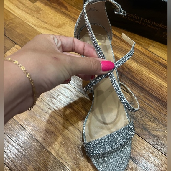 BRAND NEW Sparkly Strappy Heels Silver - Picture 5 of 7